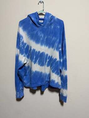 Tory Sport by Tory Burch Blue and White Tie-Dye French Terry Cropped Hoodie